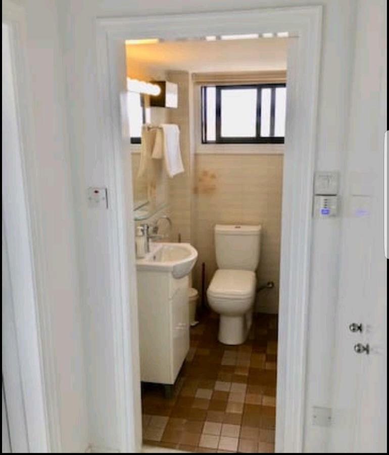 Bettys 1Br Seafront Apt 拉纳卡 外观 照片